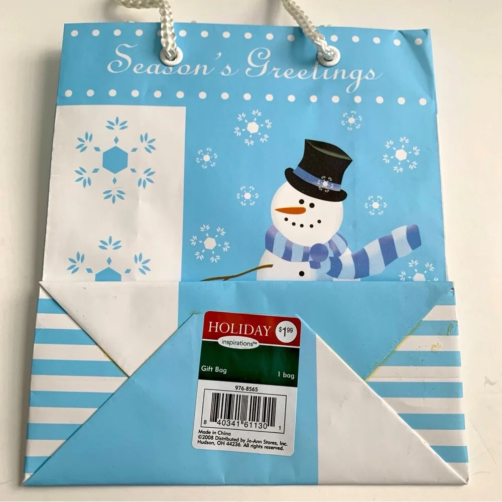 Winter Holiday Gift Bag Lot Season’s Greetings Snowman Holiday Ornament NWT